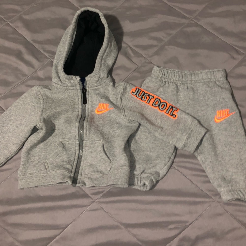 Nike Infant Sweatsuit 6-9 mo
